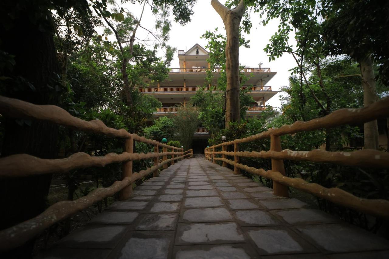 Chitwan Gaida Lodge - Animal Lovers & Birdwatchers Paradise Sauraha Bagian luar foto