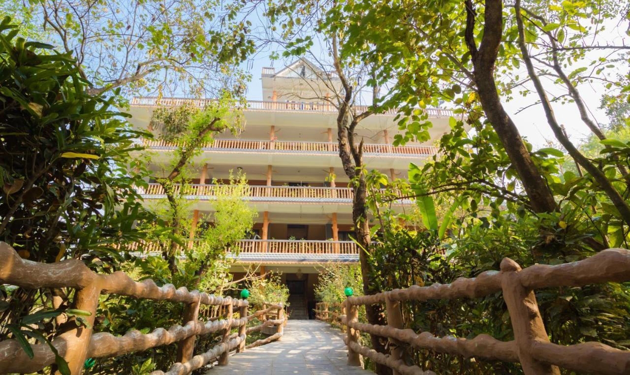 Chitwan Gaida Lodge - Animal Lovers & Birdwatchers Paradise Sauraha Bagian luar foto