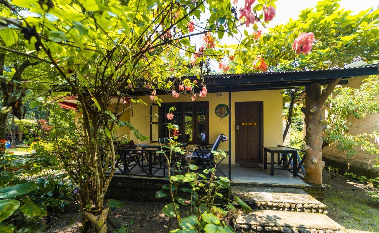 Chitwan Gaida Lodge - Animal Lovers & Birdwatchers Paradise Sauraha Bagian luar foto