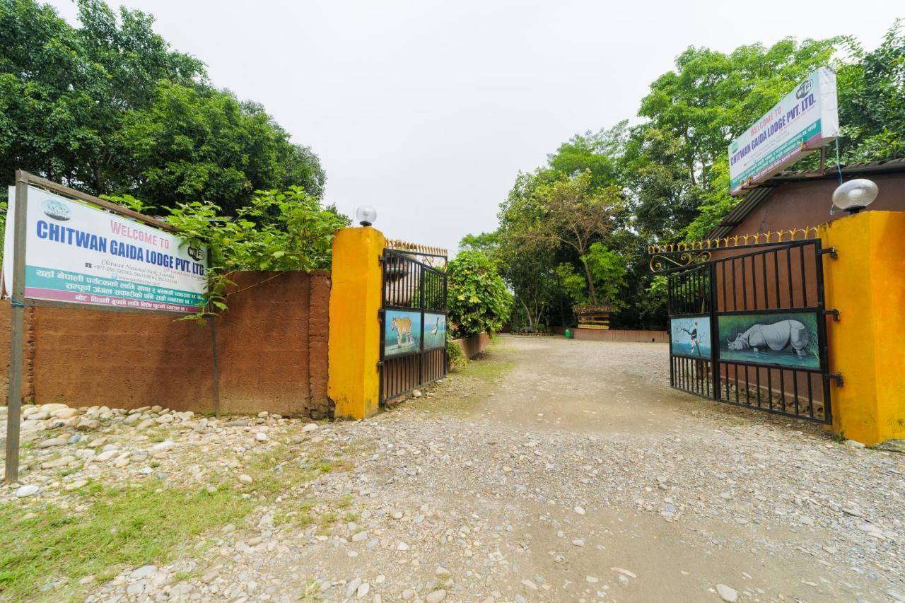 Chitwan Gaida Lodge - Animal Lovers & Birdwatchers Paradise Sauraha Bagian luar foto