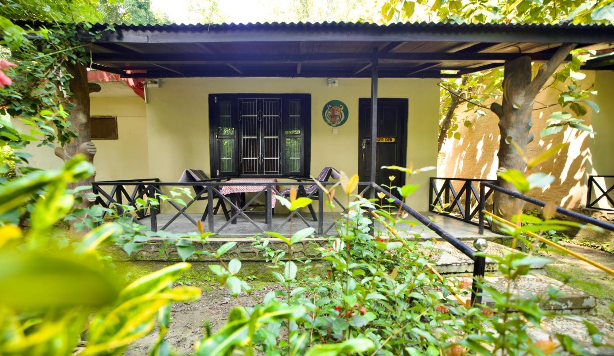 Chitwan Gaida Lodge - Animal Lovers & Birdwatchers Paradise Sauraha Bagian luar foto
