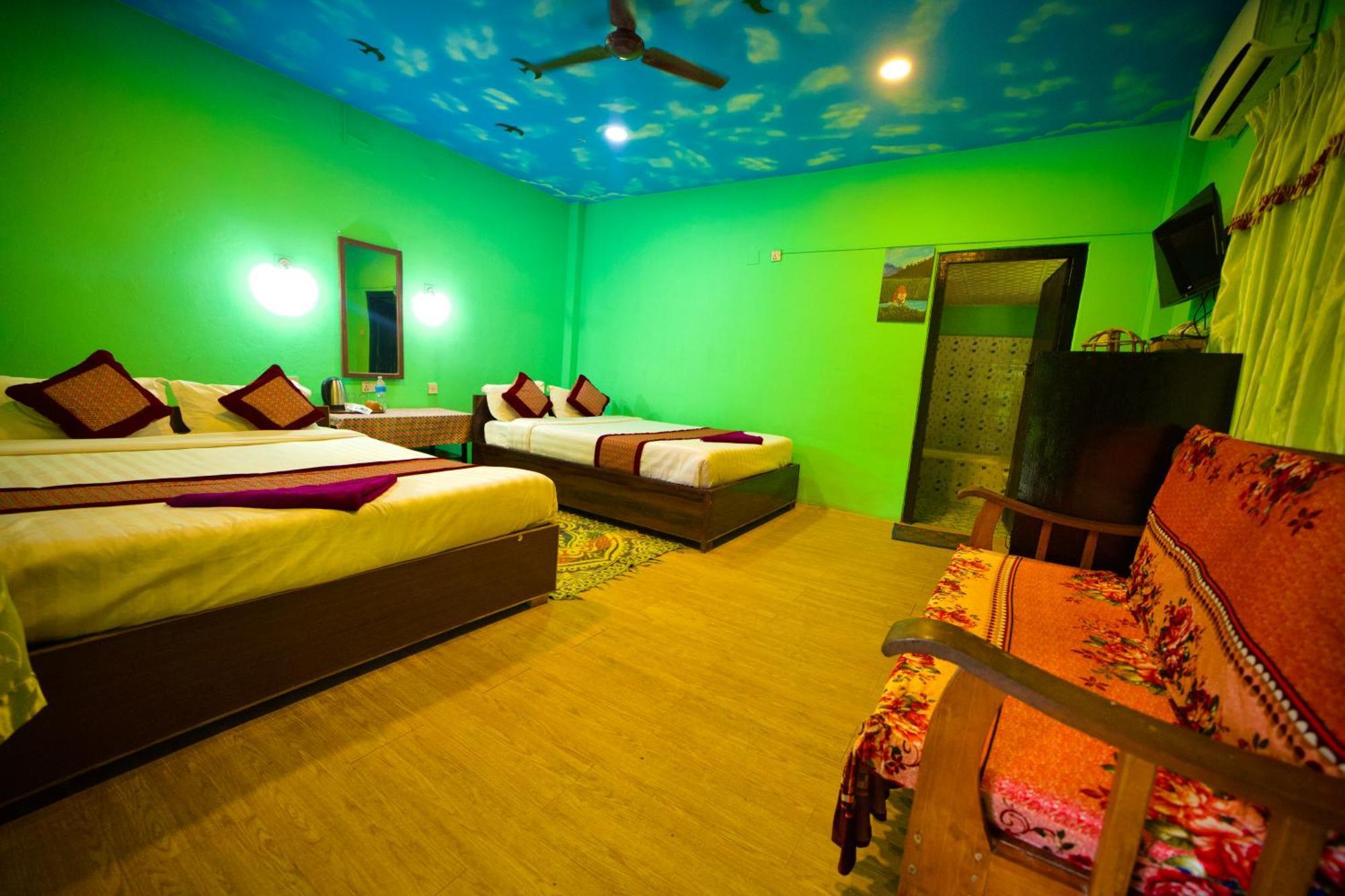 Chitwan Gaida Lodge - Animal Lovers & Birdwatchers Paradise Sauraha Bagian luar foto
