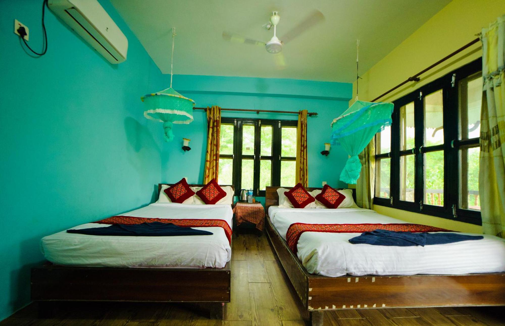 Chitwan Gaida Lodge - Animal Lovers & Birdwatchers Paradise Sauraha Bagian luar foto