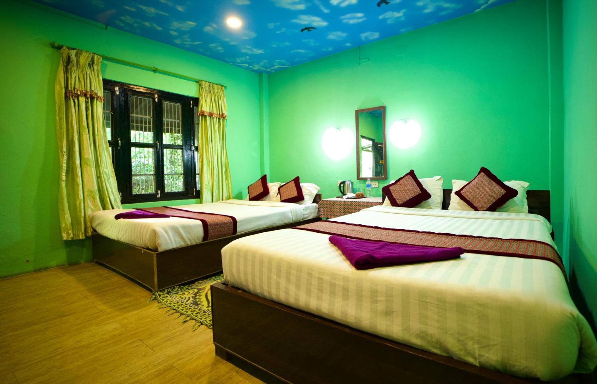 Chitwan Gaida Lodge - Animal Lovers & Birdwatchers Paradise Sauraha Bagian luar foto