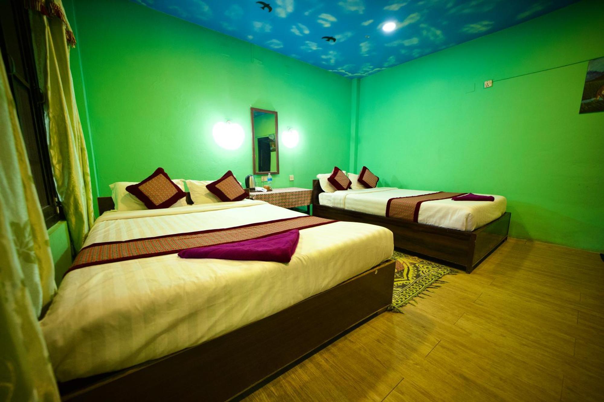 Chitwan Gaida Lodge - Animal Lovers & Birdwatchers Paradise Sauraha Bagian luar foto