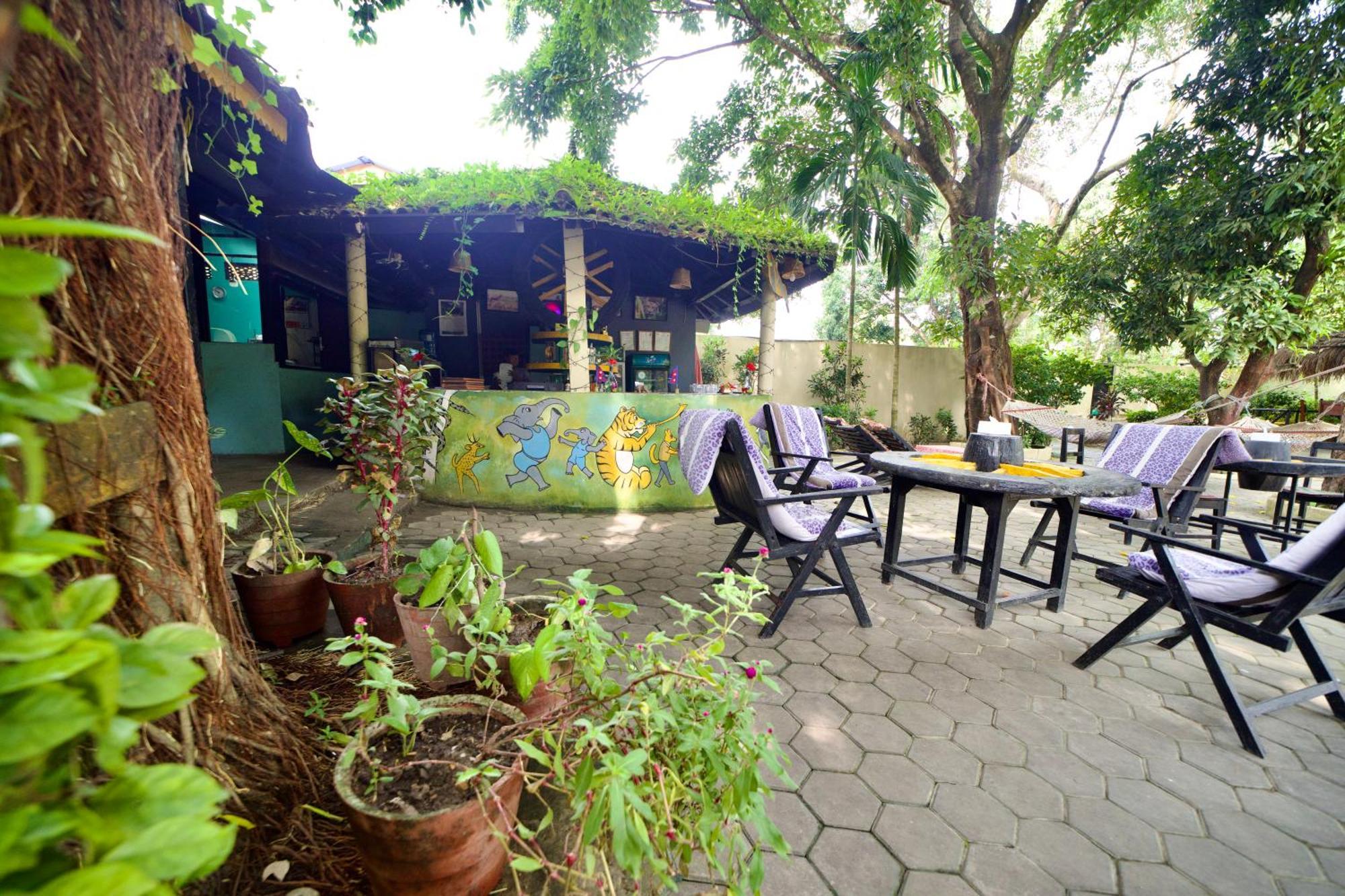 Chitwan Gaida Lodge - Animal Lovers & Birdwatchers Paradise Sauraha Bagian luar foto